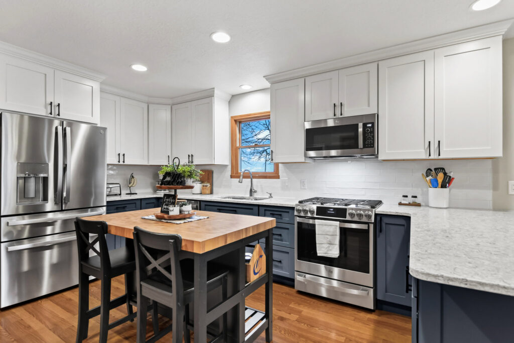 Example of small kitchen remodel by DreamMaker Bath & Kitchen